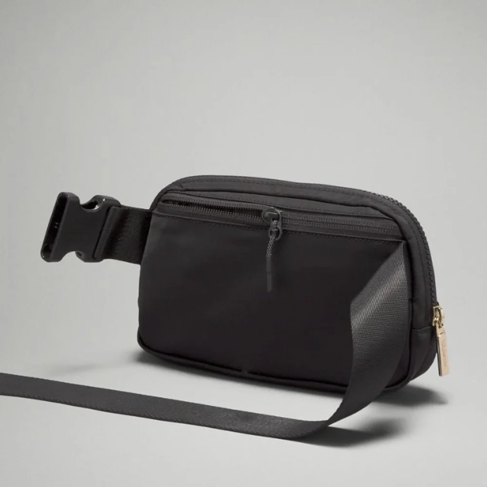 NWT NEW Rare Lululemon Everywhere Belt Bag  Black/Gold w/proof of purchase! - Picture 5 of 11